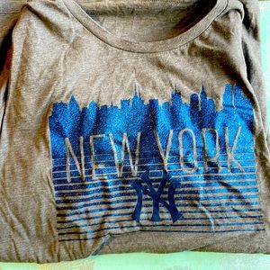 New York Yankees large tee shirt womens